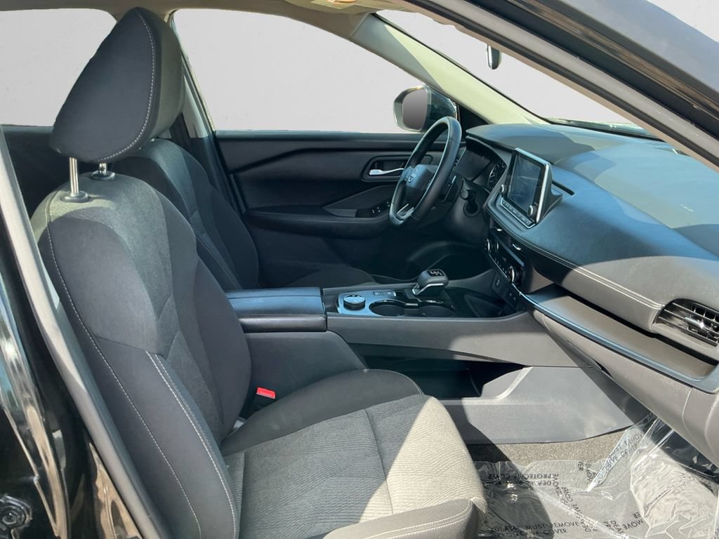 Used 2025 Nissan Rogue SV AWD/4WD image 15