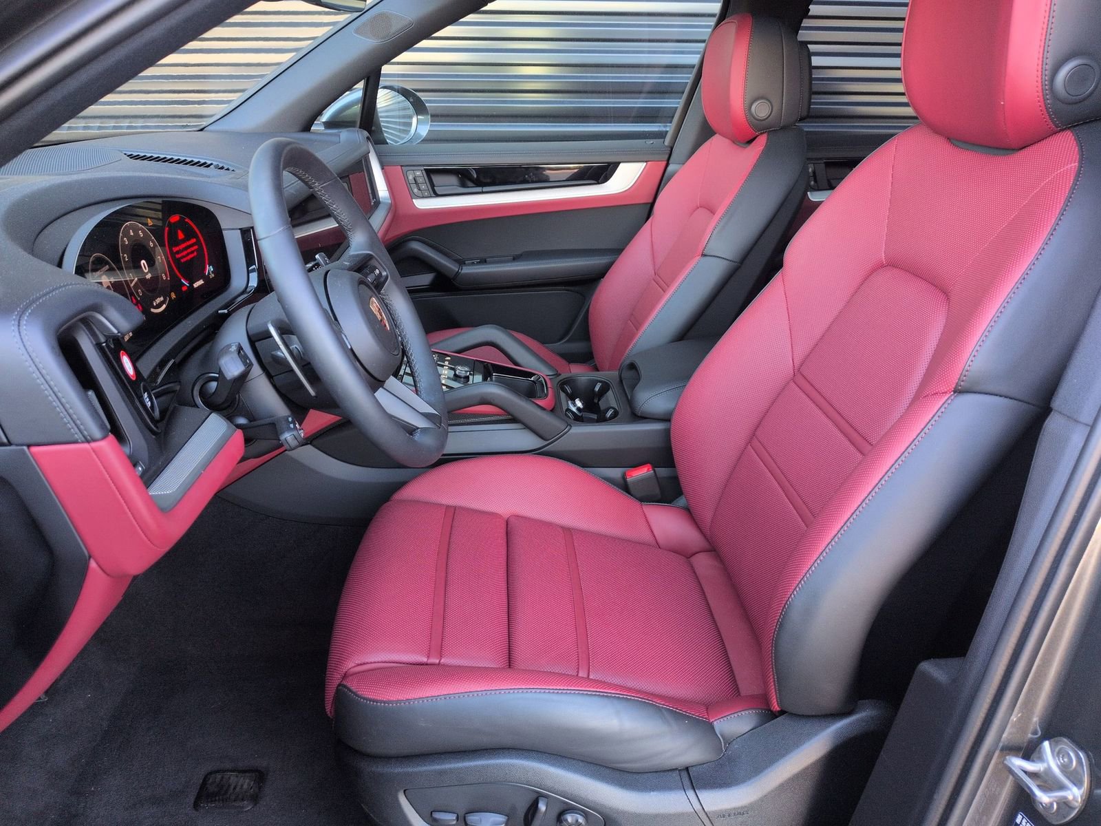 Certified 2025 Porsche Cayenne S image 5