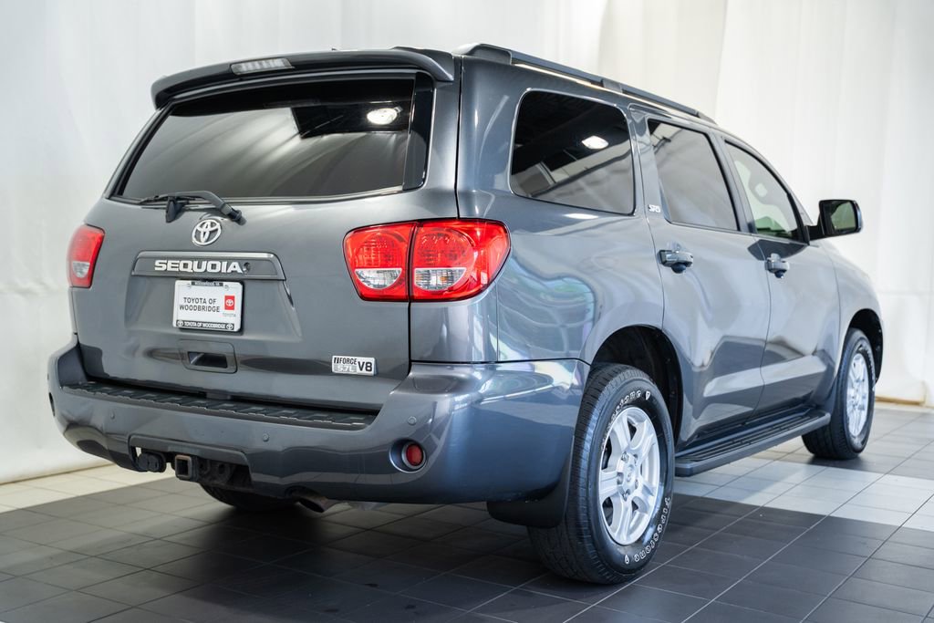 Used 2017 Toyota Sequoia SR5 w/ Premium Package AWD/4WD image 4
