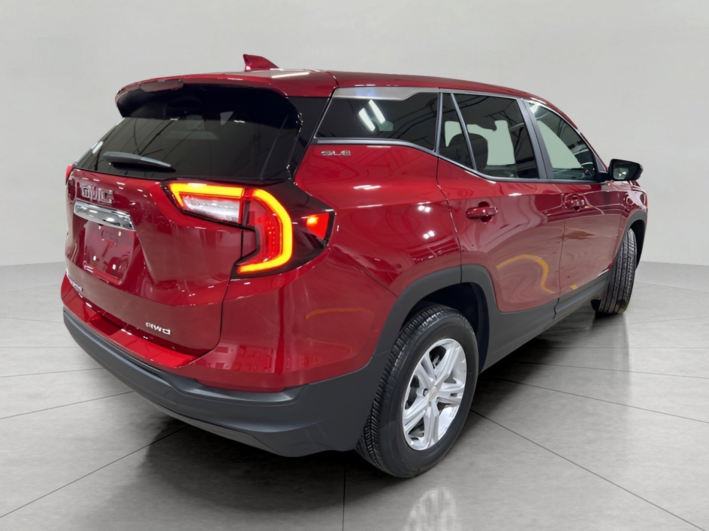 Used 2024 GMC Terrain SLE image 34
