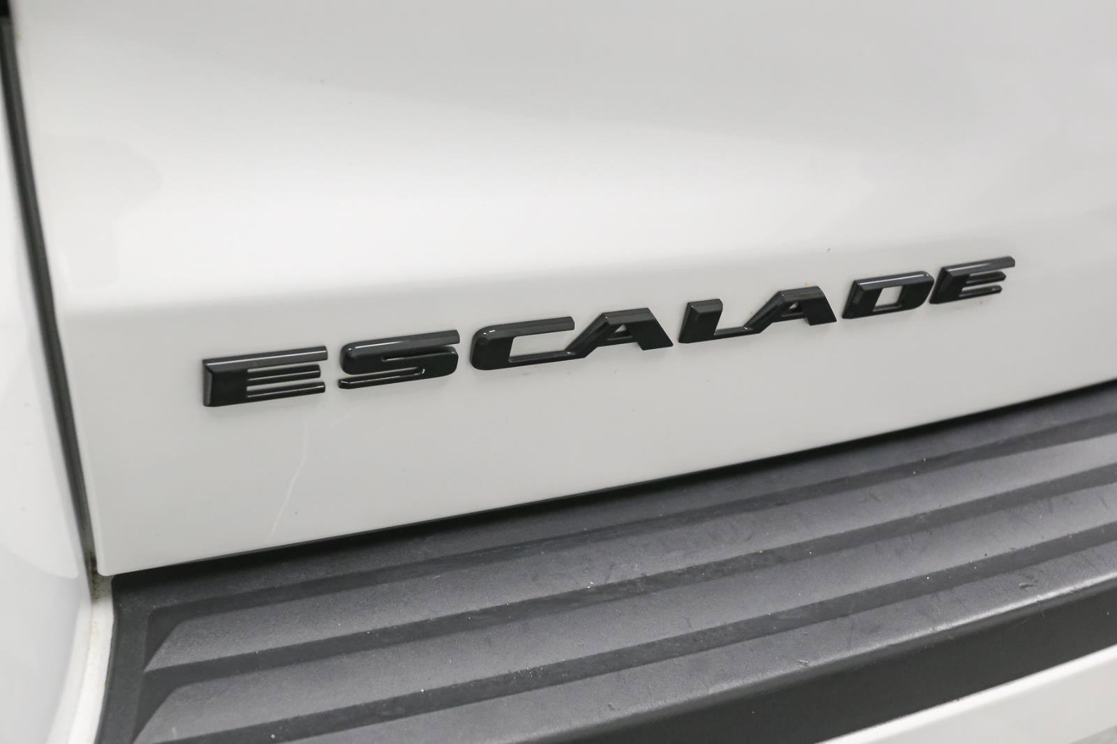 Used 2017 Cadillac Escalade Luxury image 12