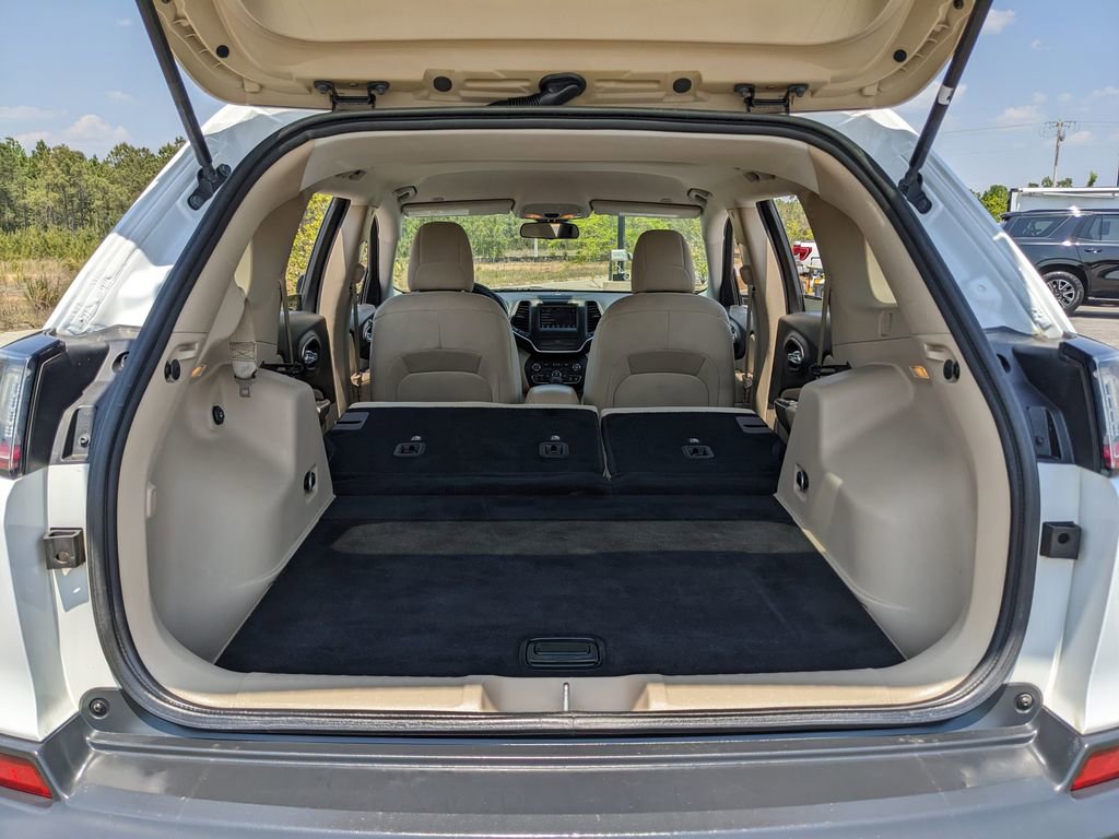 Used 2019 Jeep Cherokee Latitude w/ Popular Appearance Group FWD image 37