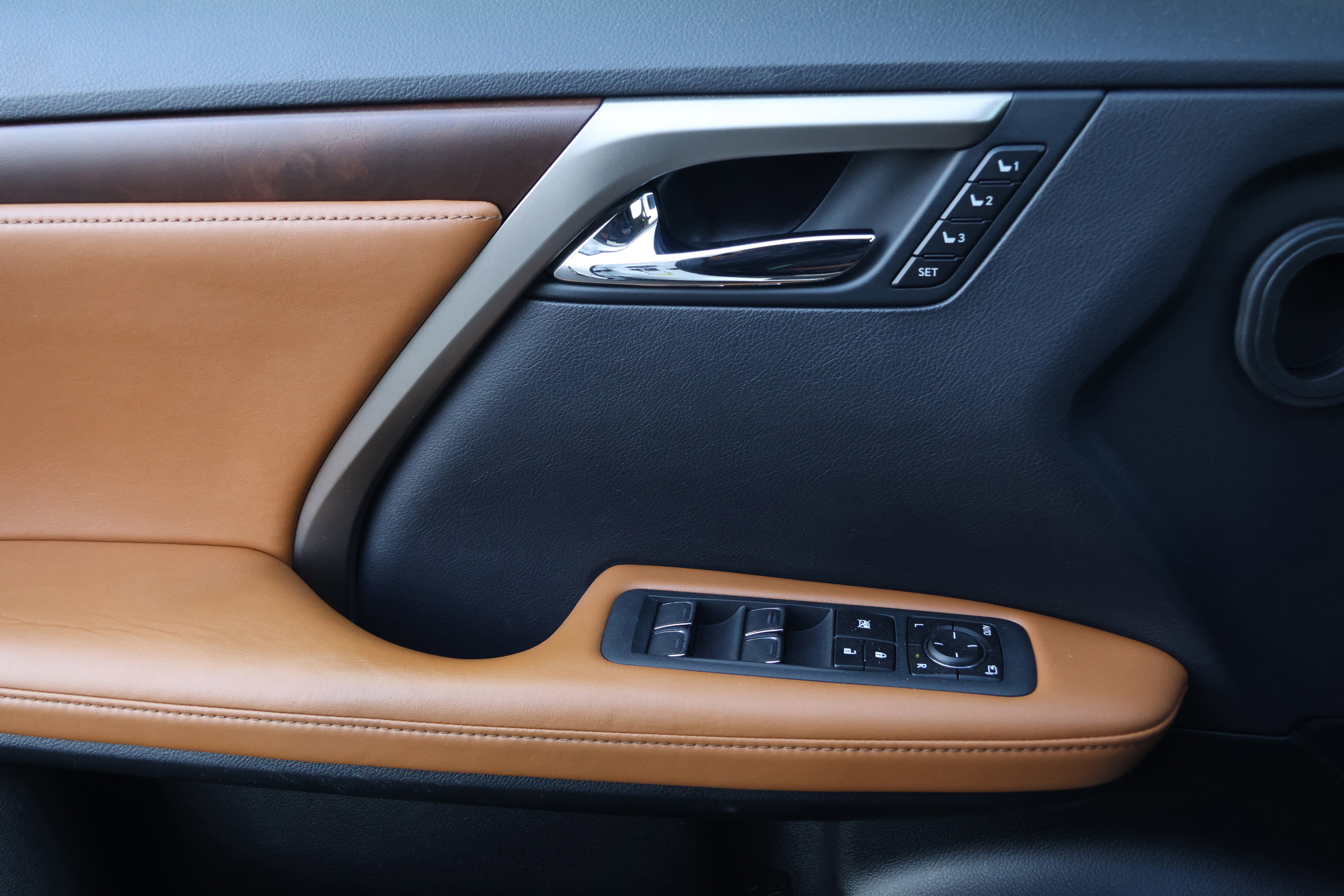 Used 2021 Lexus RX 350L FWD w/ Premium Package image 12