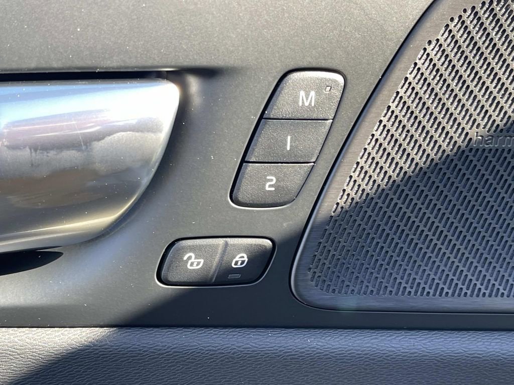 New 2026 Volvo XC60 B5 Plus w/ Climate Package image 24