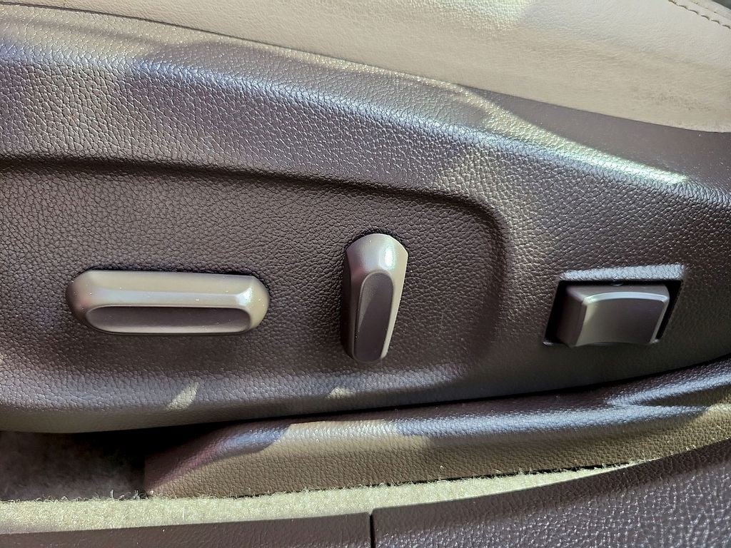 Used 2017 Buick Verano Leather w/ Experience Buick Package FWD image 17