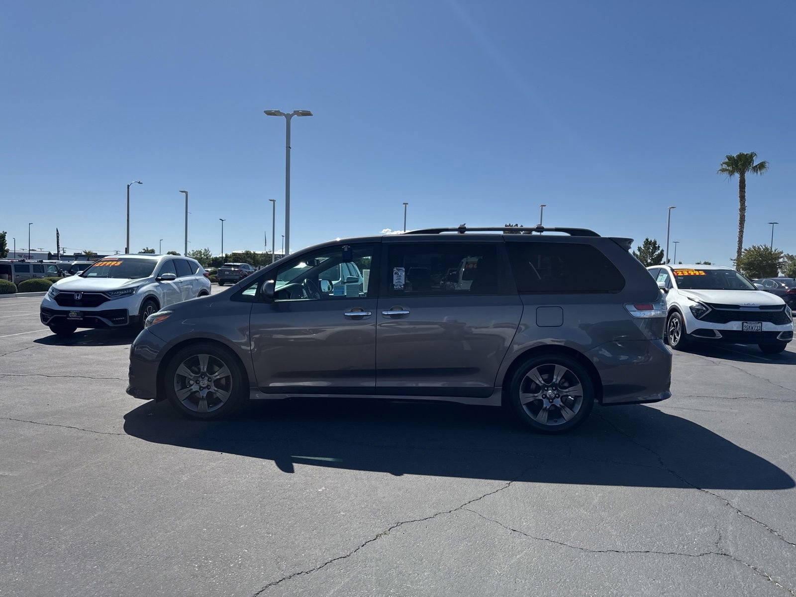 Used 2016 Toyota Sienna SE FWD image 9