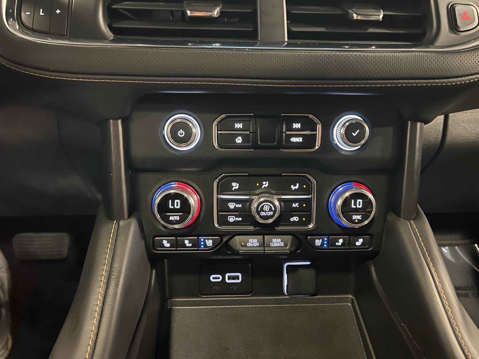 Used 2024 GMC Yukon AT4 w/ AT4 Premium Plus Package AWD/4WD image 19