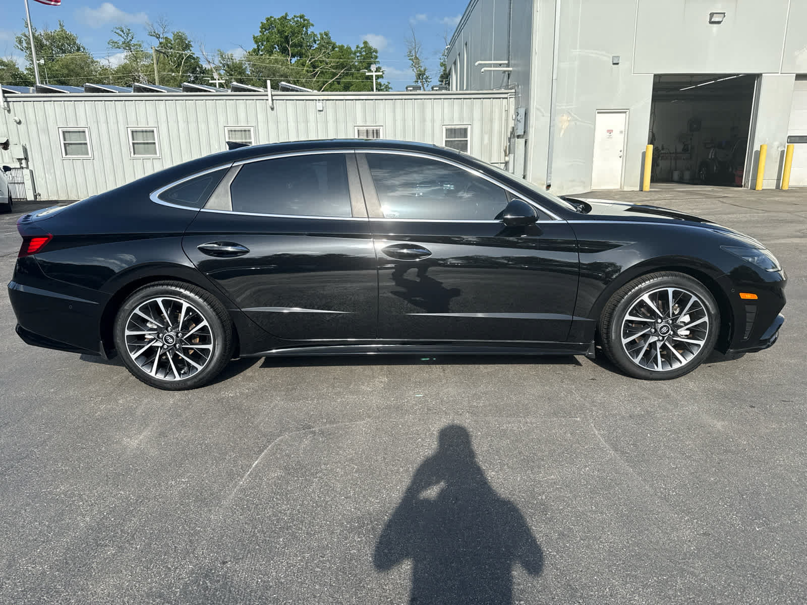 Used 2022 Hyundai Sonata Limited FWD image 2