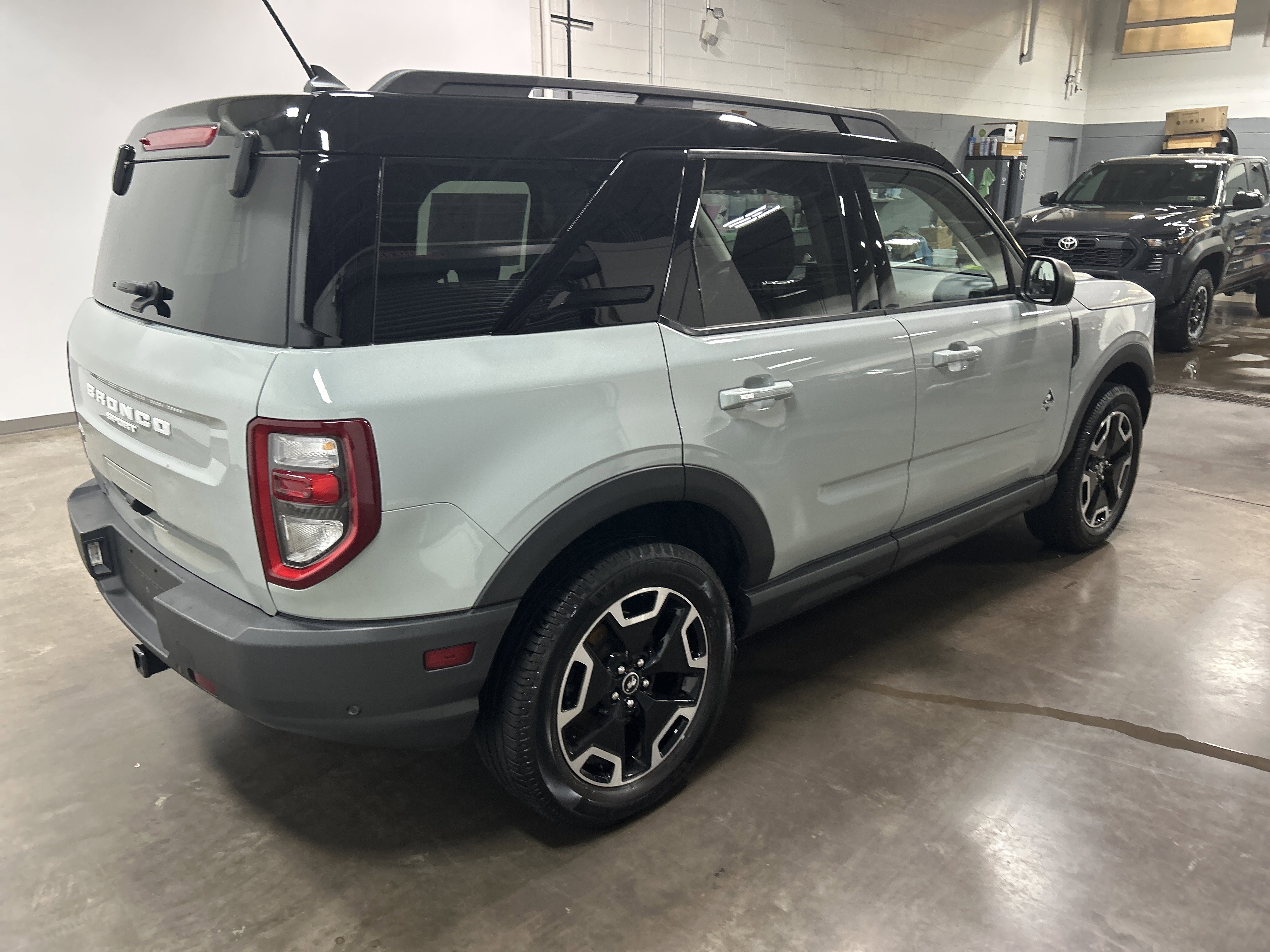 Used 2021 Ford Bronco Sport Outer Banks image 3