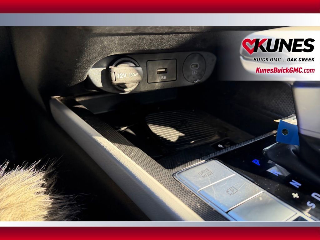 Used 2025 Hyundai Elantra Limited image 16