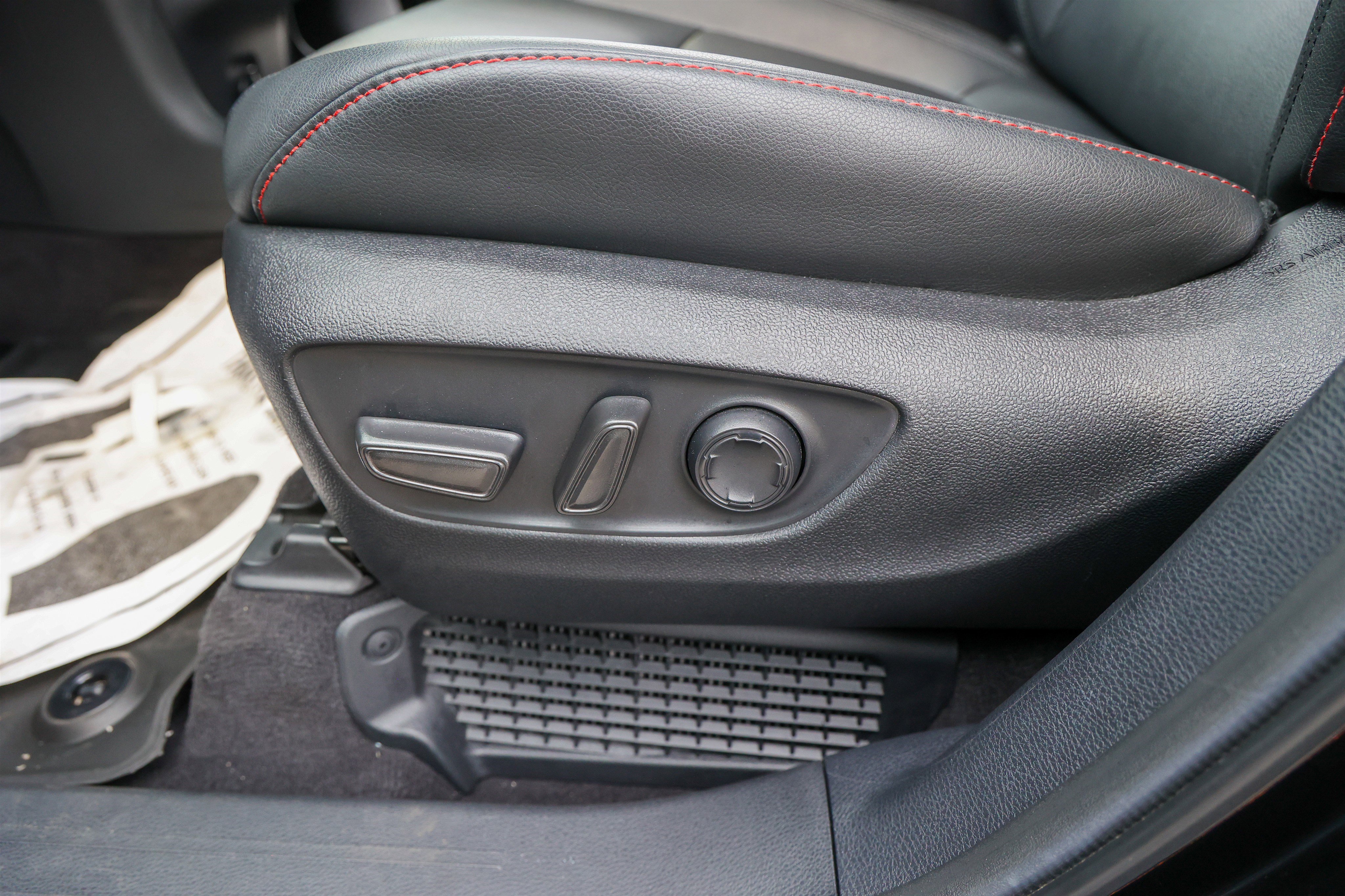 Used 2025 Toyota Sienna XSE w/ XSE Plus Package FWD image 29