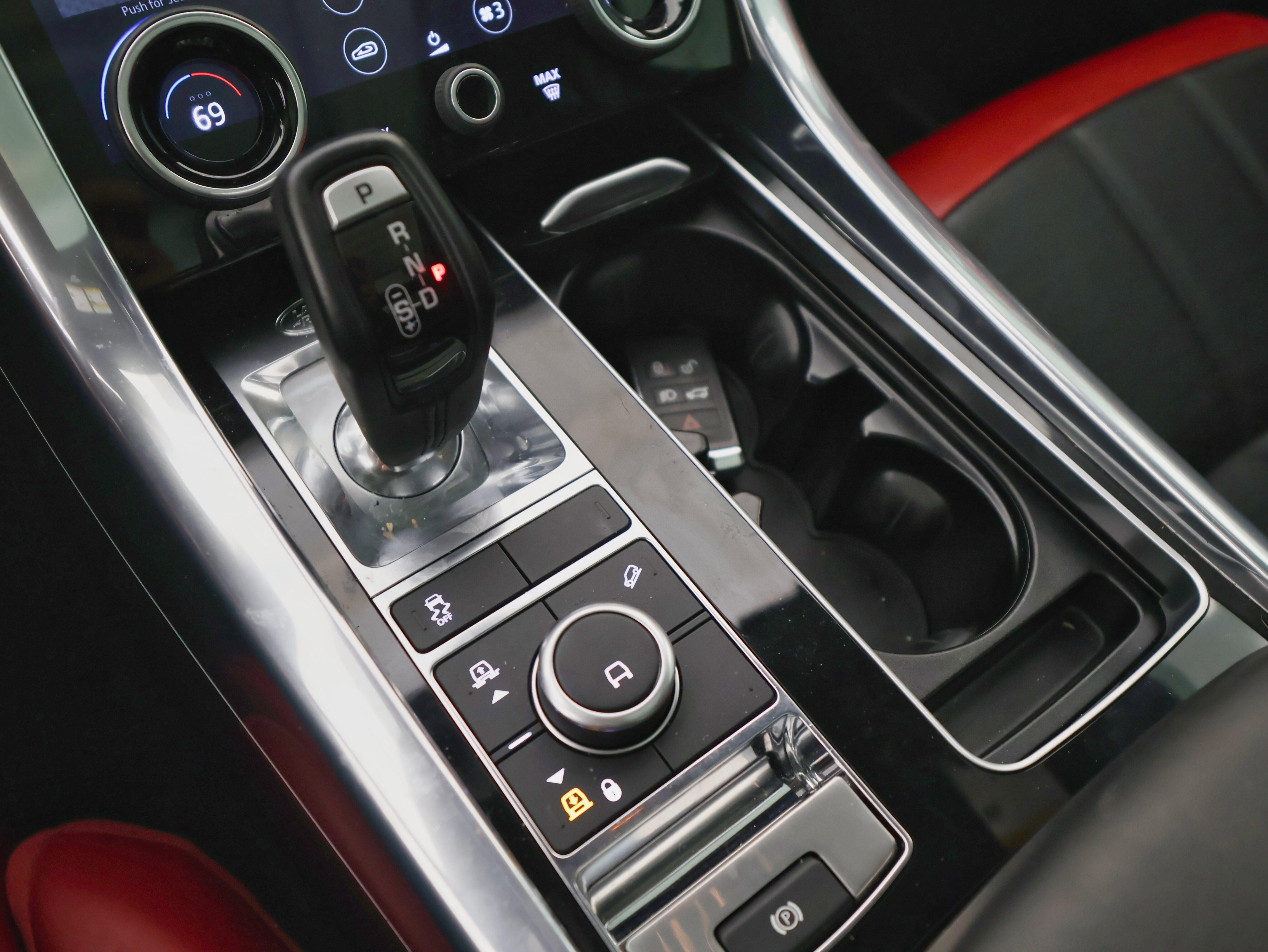 Used 2018 Land Rover Range Rover Sport HSE Dynamic image 32