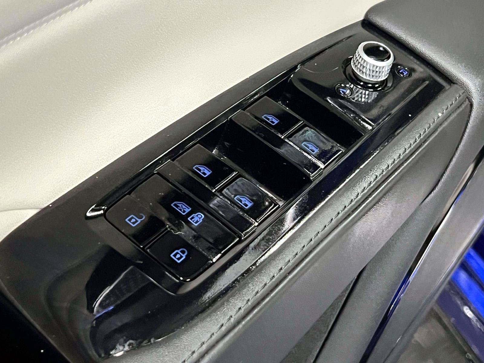 Used 2023 Maserati Grecale Modena AWD/4WD image 17