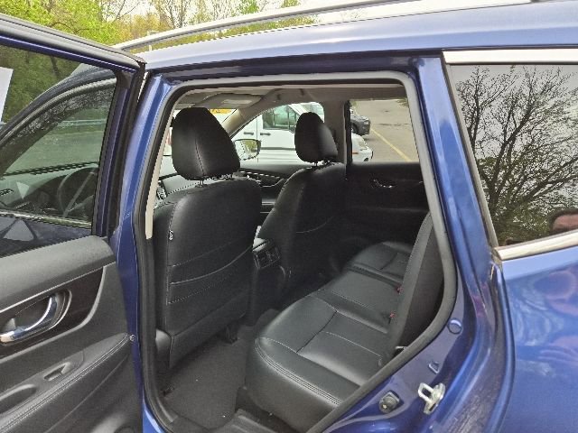 Used 2019 Nissan Rogue SV w/ Premium Package AWD/4WD image 12
