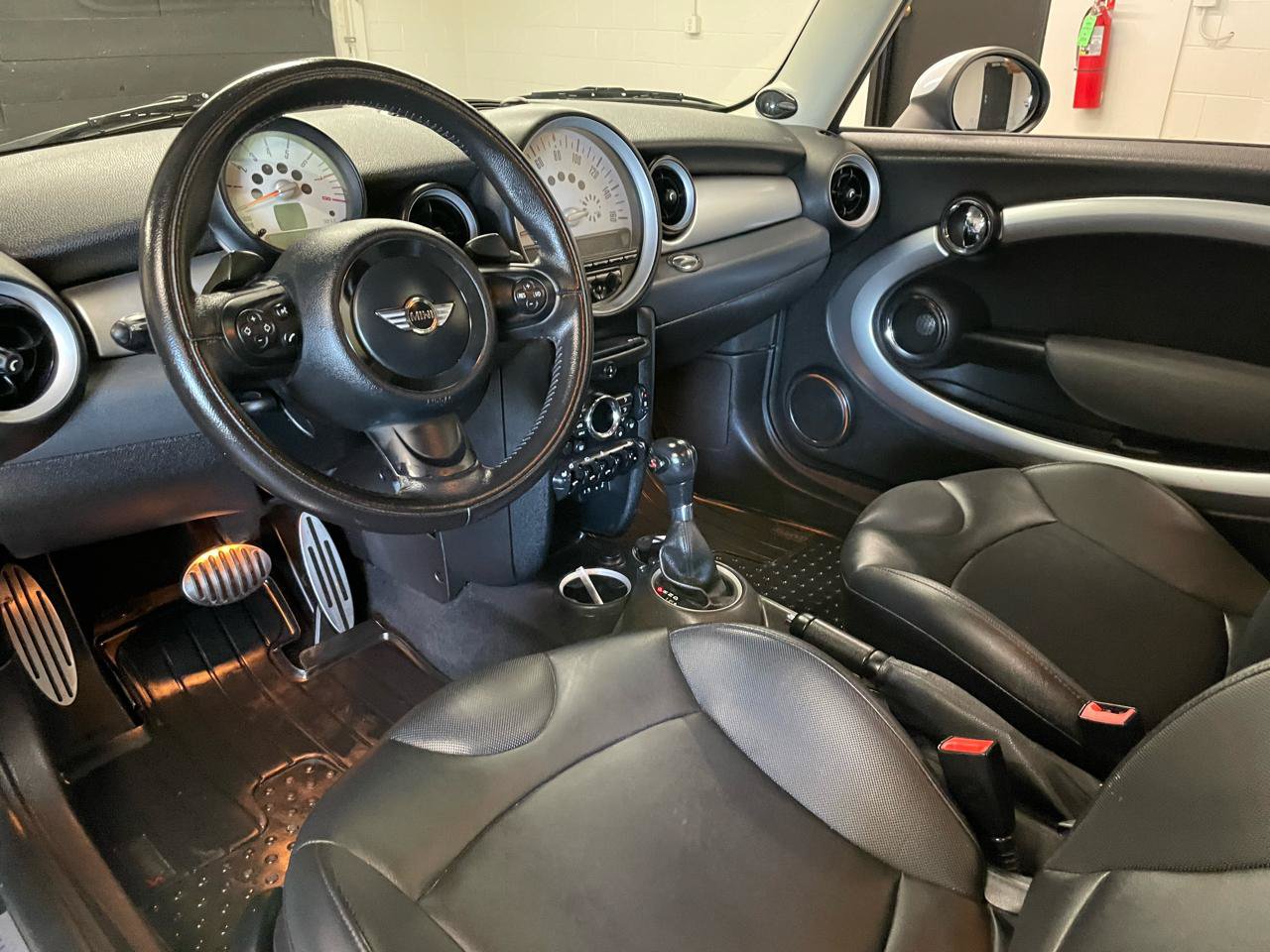 Used 2011 MINI Cooper S FWD image 13