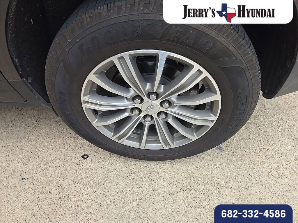 Used 2017 Cadillac XT5 Luxury w/ Driver Awareness Package FWD image 6