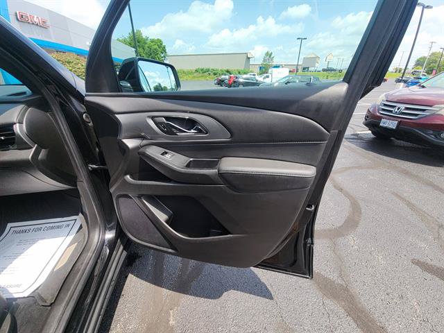Used 2023 Chevrolet Traverse LT FWD image 9