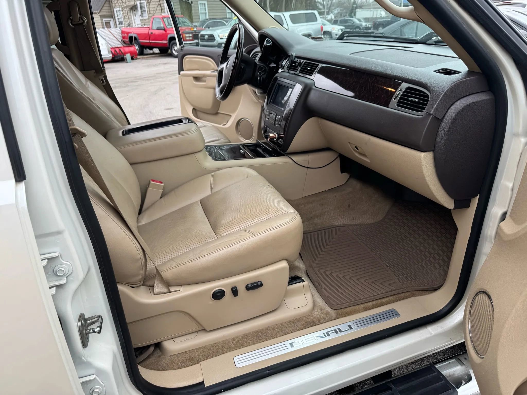 Used 2011 GMC Sierra 1500 Denali image 25