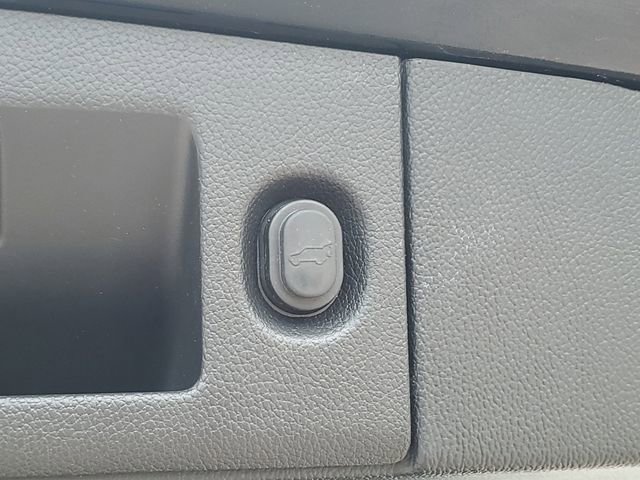 Used 2020 Chevrolet Suburban LT image 28