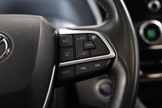 Used 2024 Toyota Highlander XSE FWD image 30
