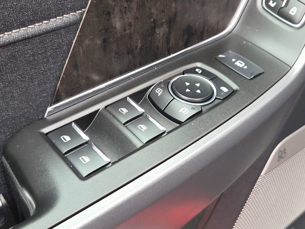 Used 2023 Ford F350 Lariat w/ Chrome Package image 19