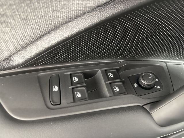 New 2025 Volkswagen Tiguan S AWD/4WD image 17