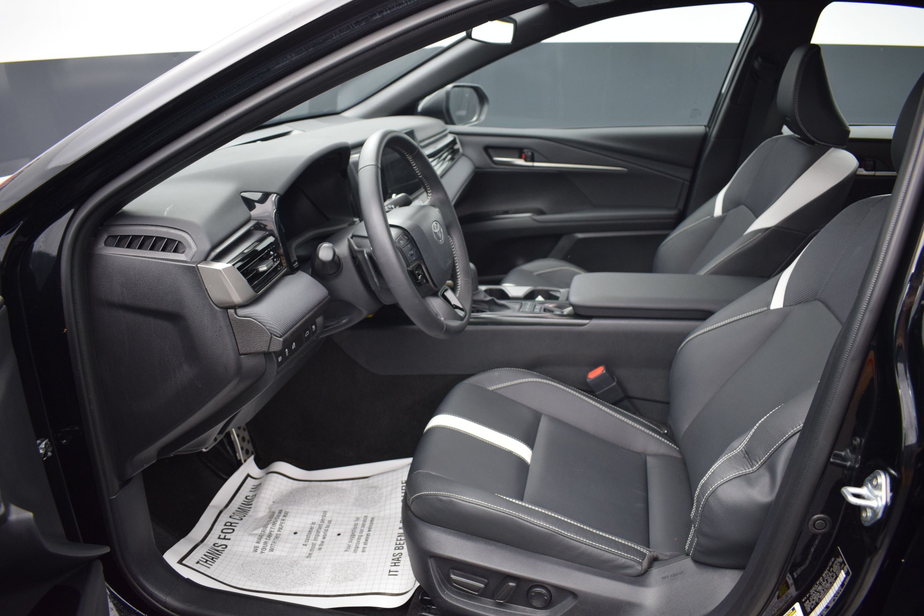 Used 2025 Toyota Camry SE AWD/4WD image 13