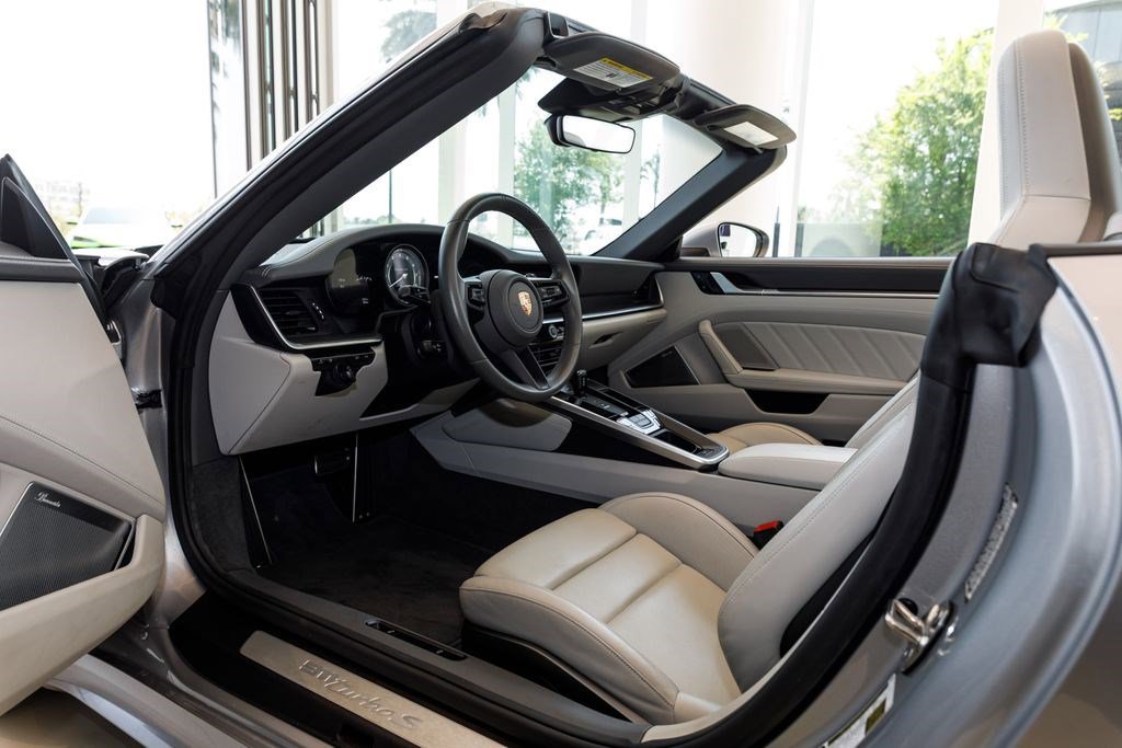 Used 2021 Porsche 911 Turbo image 34