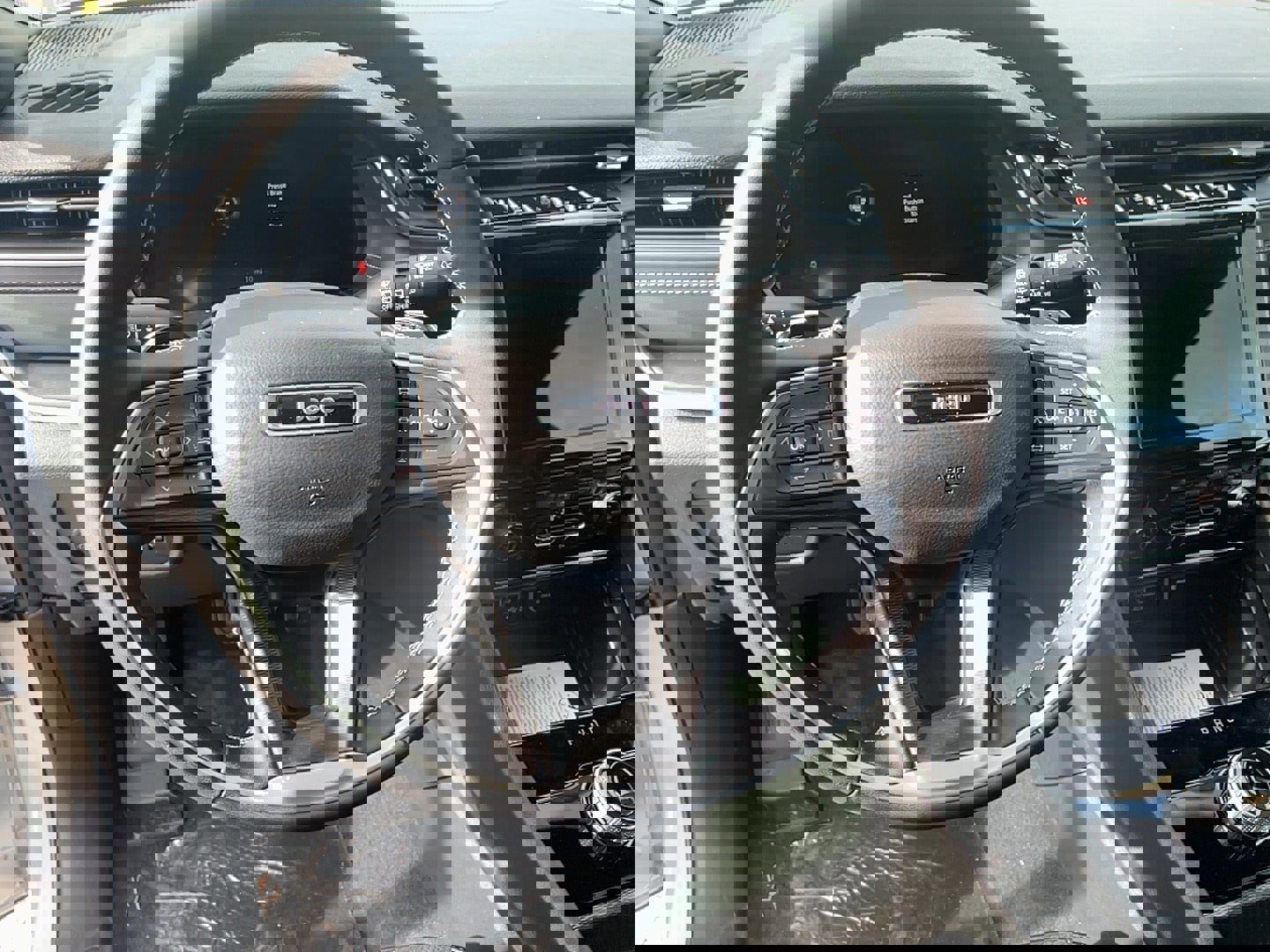 New 2025 Jeep Grand Cherokee L Altitude image 15