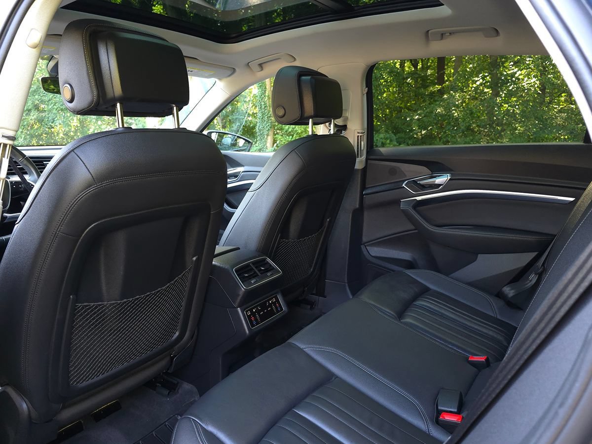 Used 2024 Audi Q8 e-tron Premium AWD/4WD image 14