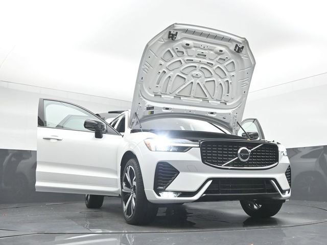 Used 2022 Volvo XC60 B6 R-Design w/ Protection Package Premier image 53