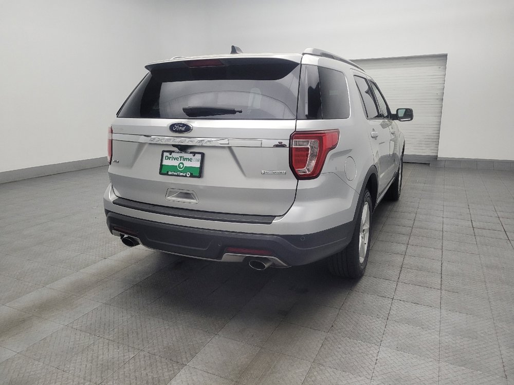 Used 2018 Ford Explorer XLT FWD image 9