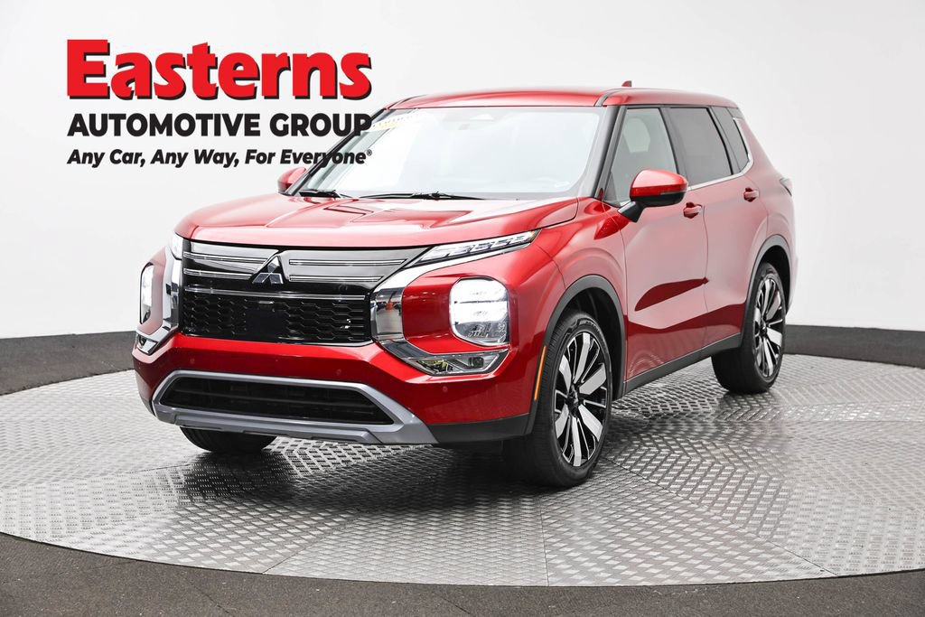 Used 2025 Mitsubishi Outlander SE FWD image 1