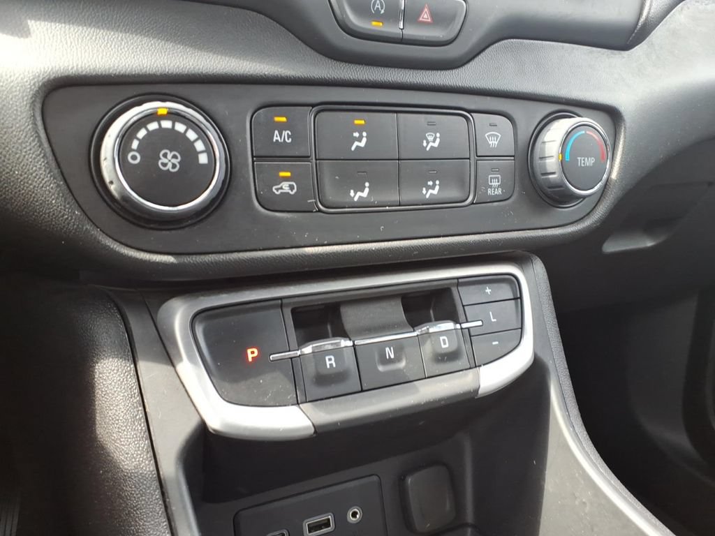 Used 2023 GMC Terrain SLE FWD image 19