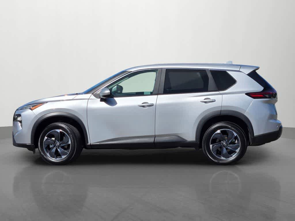 Used 2024 Nissan Rogue SV AWD/4WD image 3