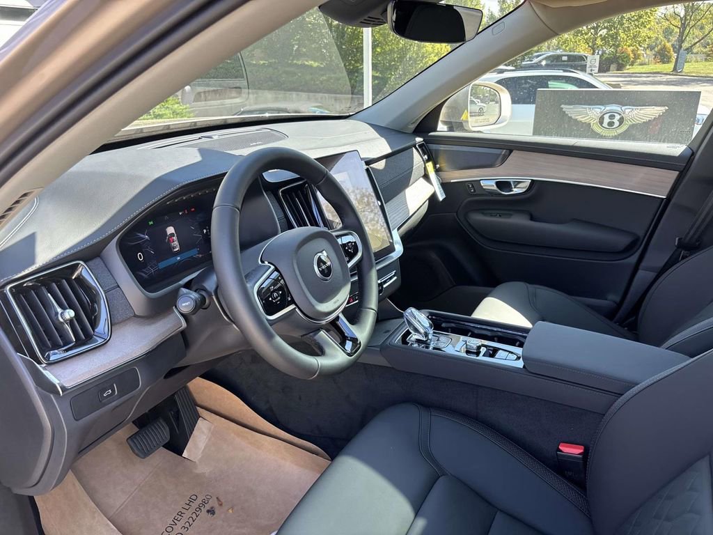 New 2026 Volvo XC90 B6 Plus w/ Protection Package Premier image 24