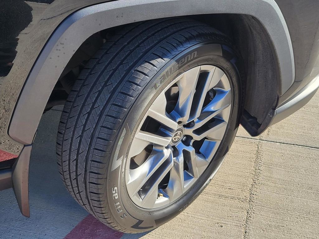 Used 2022 Toyota RAV4 XLE Premium image 6