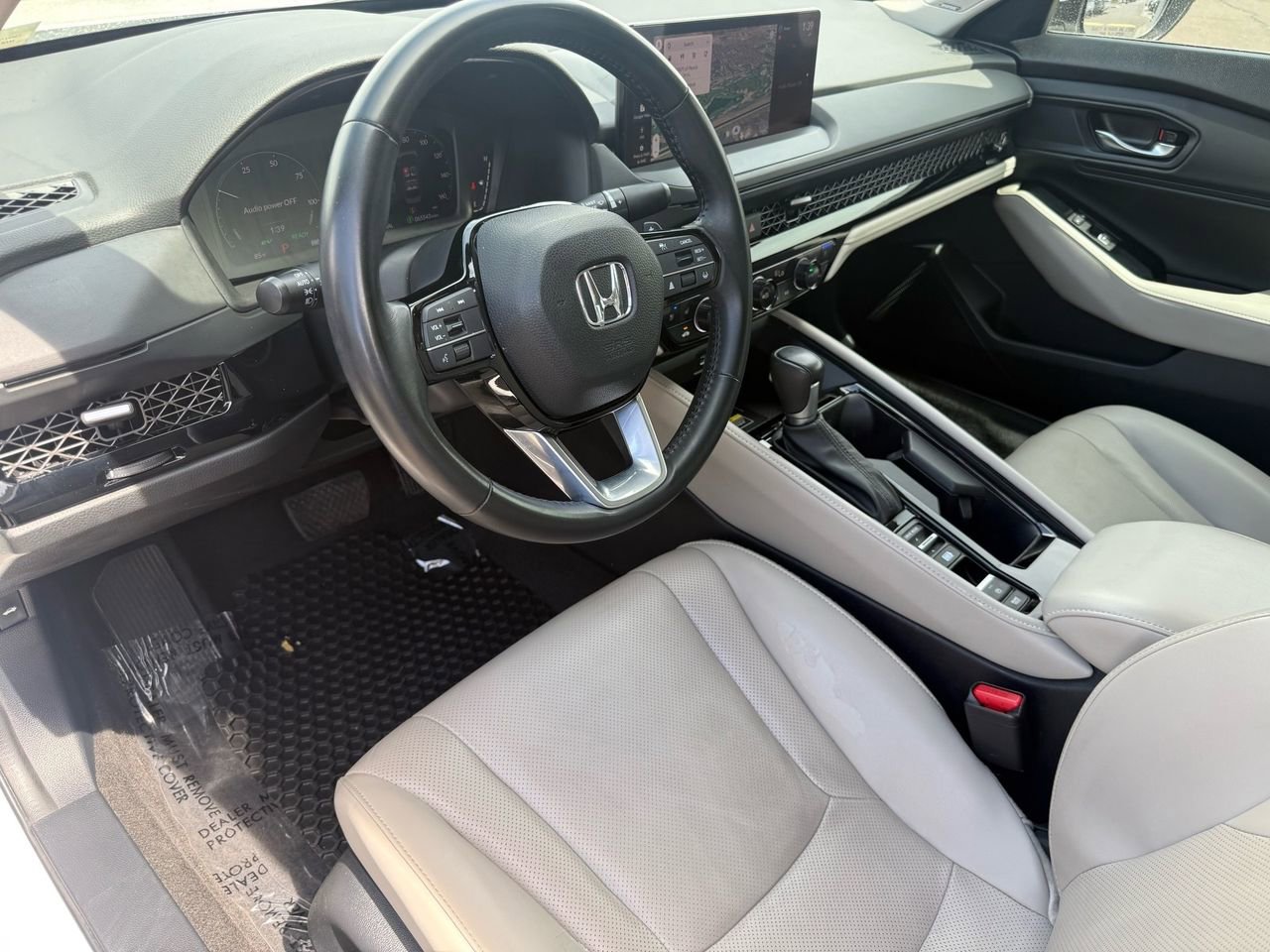 Used 2023 Honda Accord Touring image 9