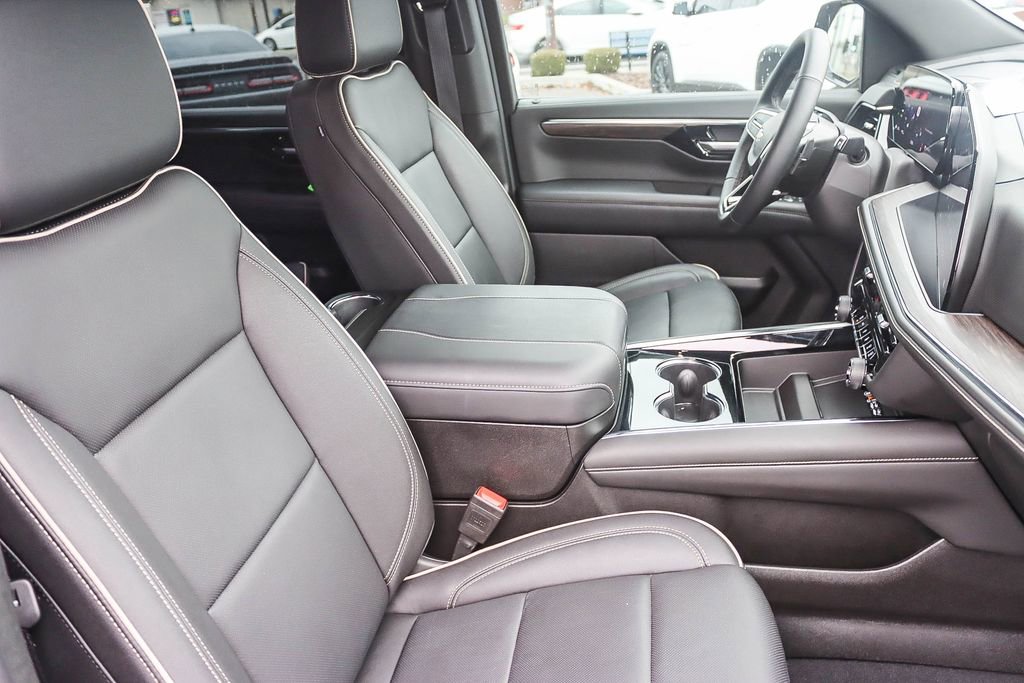 Used 2025 Chevrolet Suburban Premier image 15