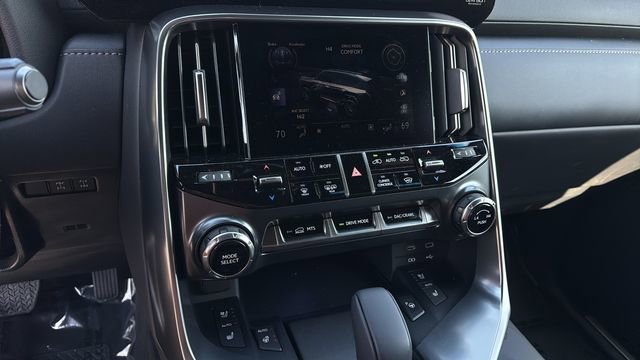 Used 2025 Lexus LX 700h Overtrail w/ Accessory Package (Z1) AWD/4WD image 25