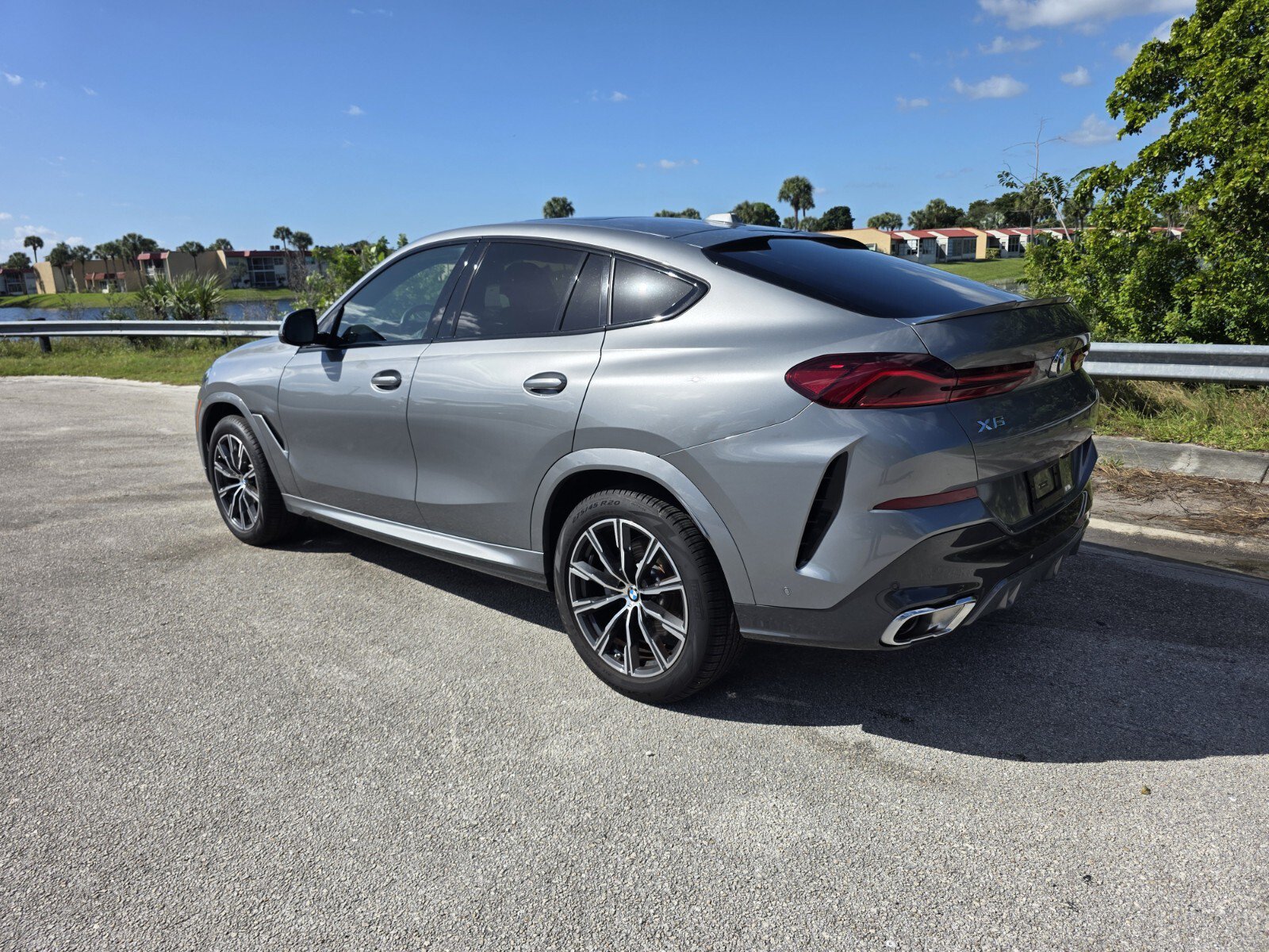 Used 2025 BMW X6 xDrive40i AWD/4WD image 2