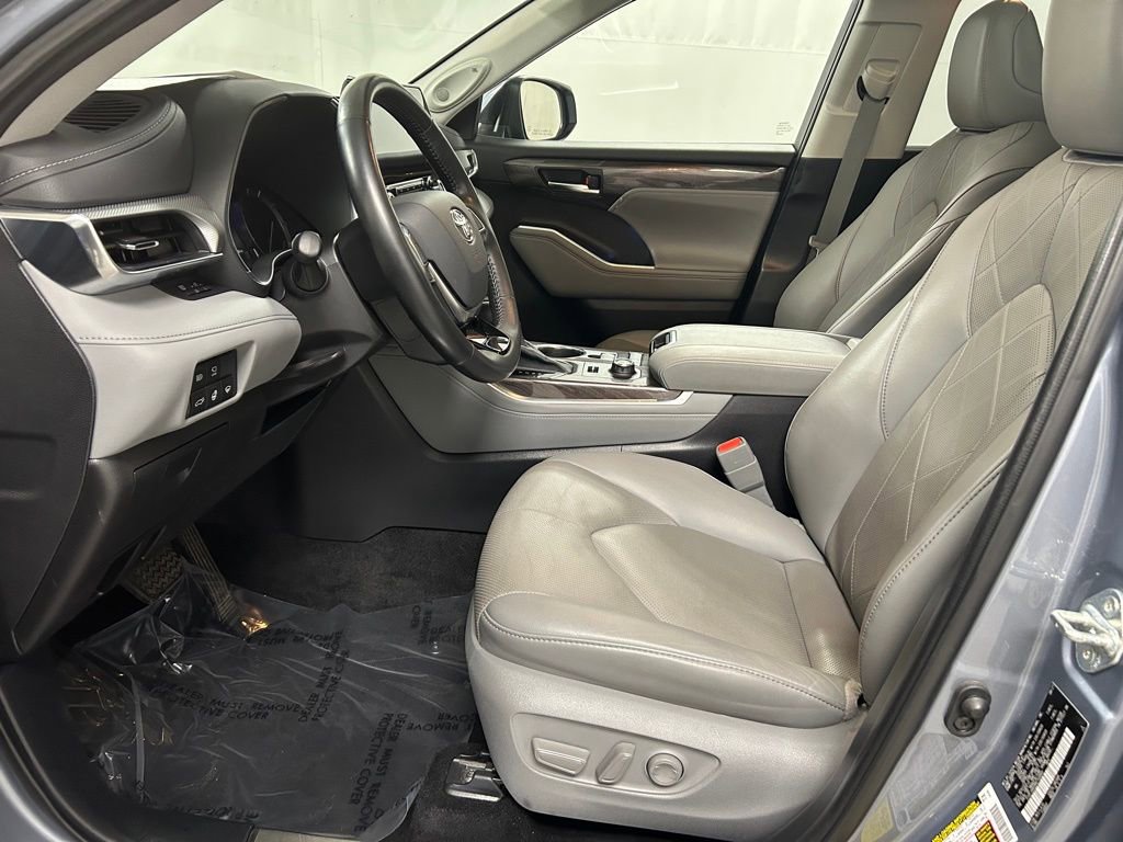 Used 2021 Toyota Highlander Platinum image 13