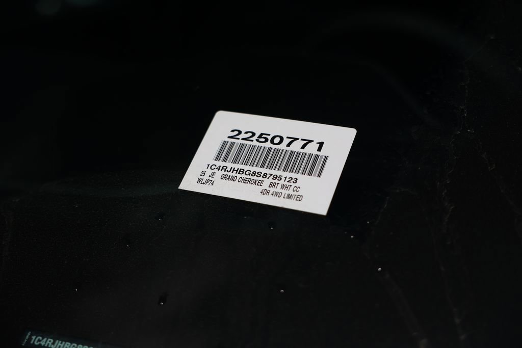 New 2025 Jeep Grand Cherokee Limited w/ Black Appearance Package image 37