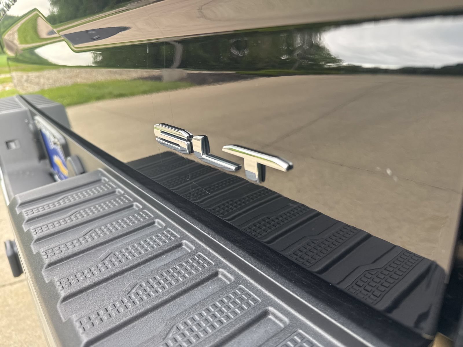 Used 2025 GMC Sierra 1500 SLT AWD/4WD image 8