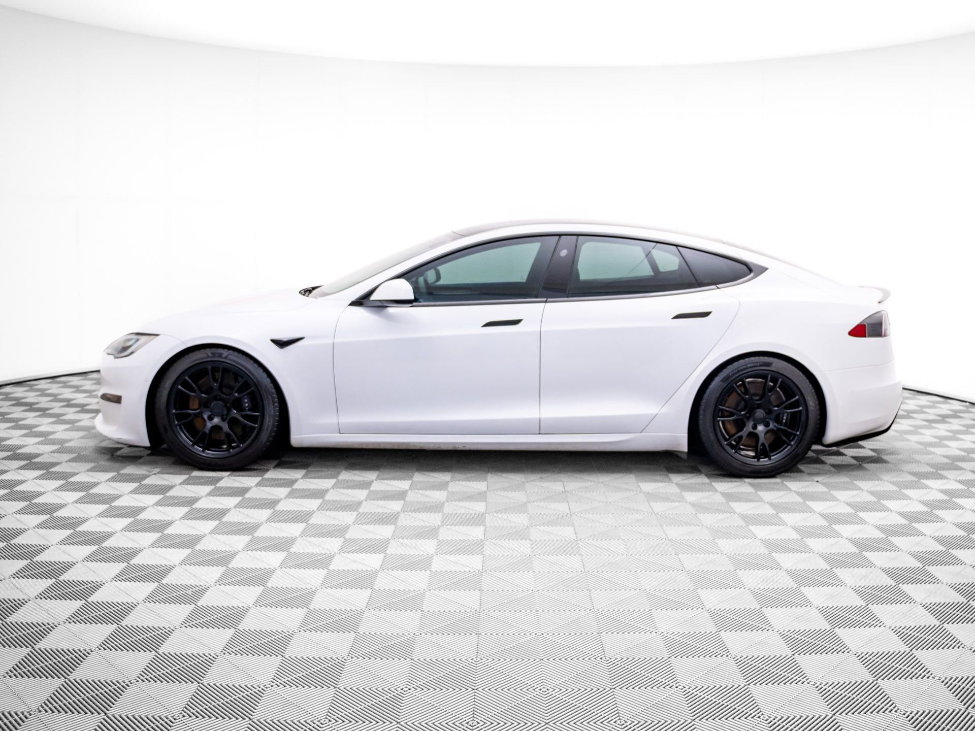 Used 2021 Tesla Model S Plaid image 2