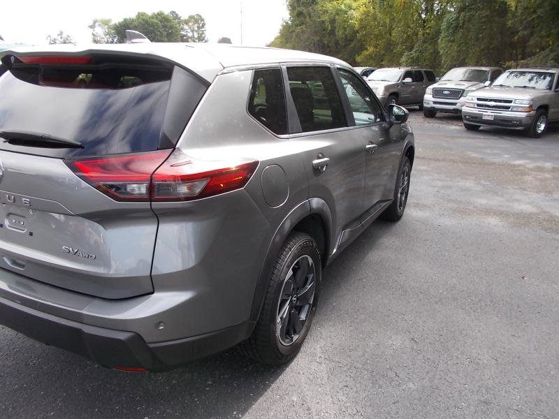 Used 2024 Nissan Rogue SV image 14