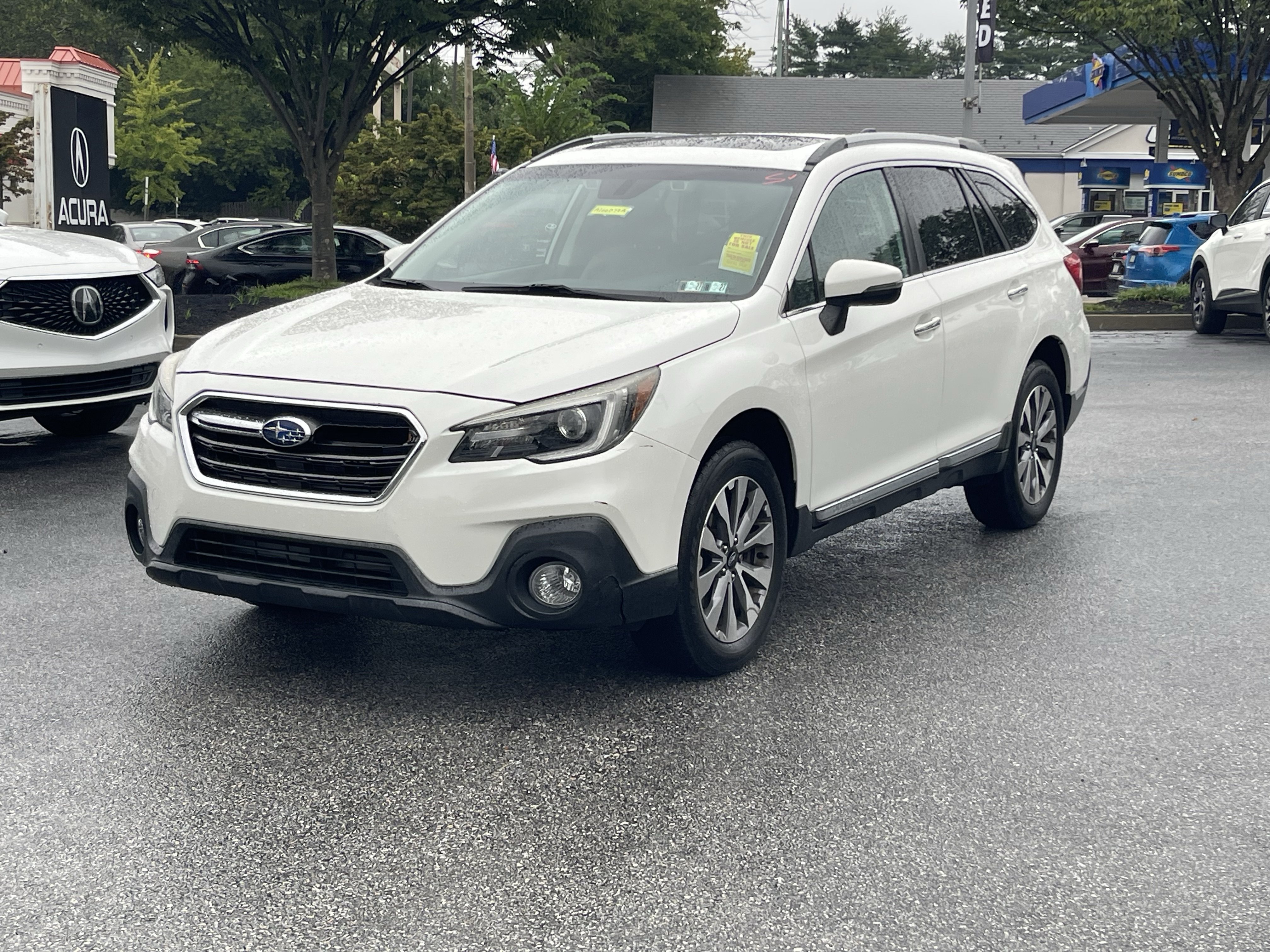 Used 2018 Subaru Outback 3.6R Touring AWD/4WD image 2