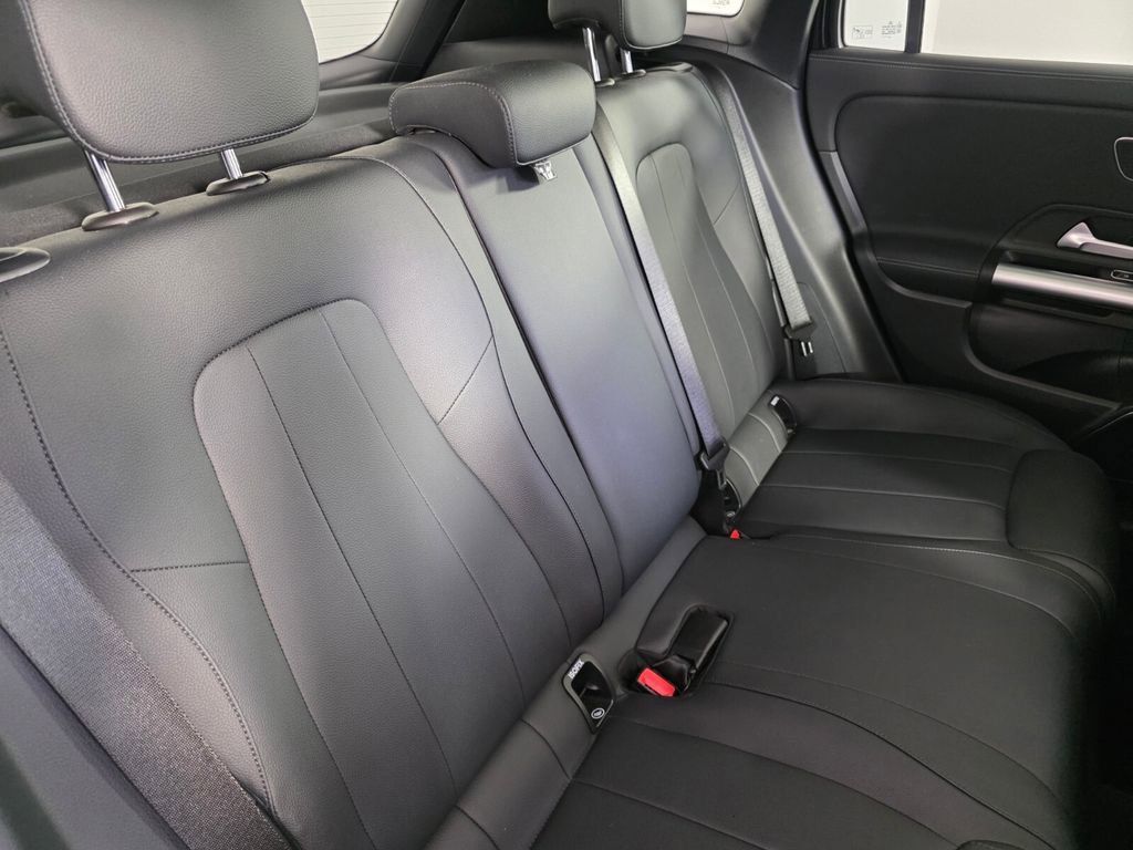 Certified 2025 Mercedes-Benz GLA 250 image 29