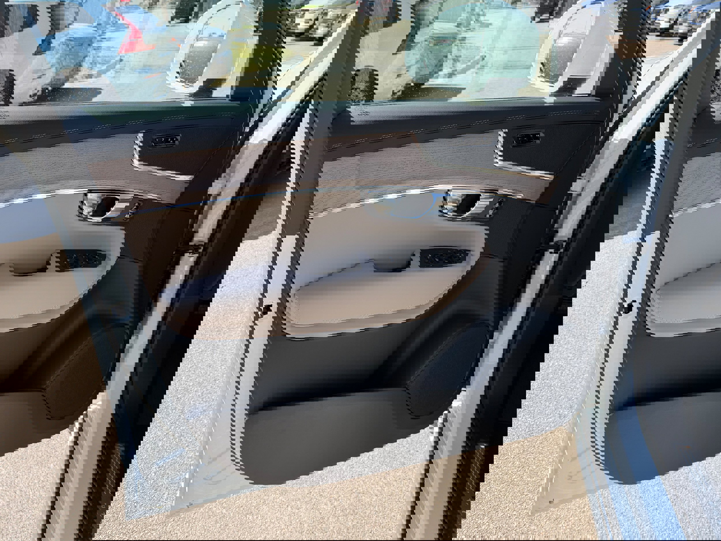 New 2026 Volvo XC90 T8 Core image 17