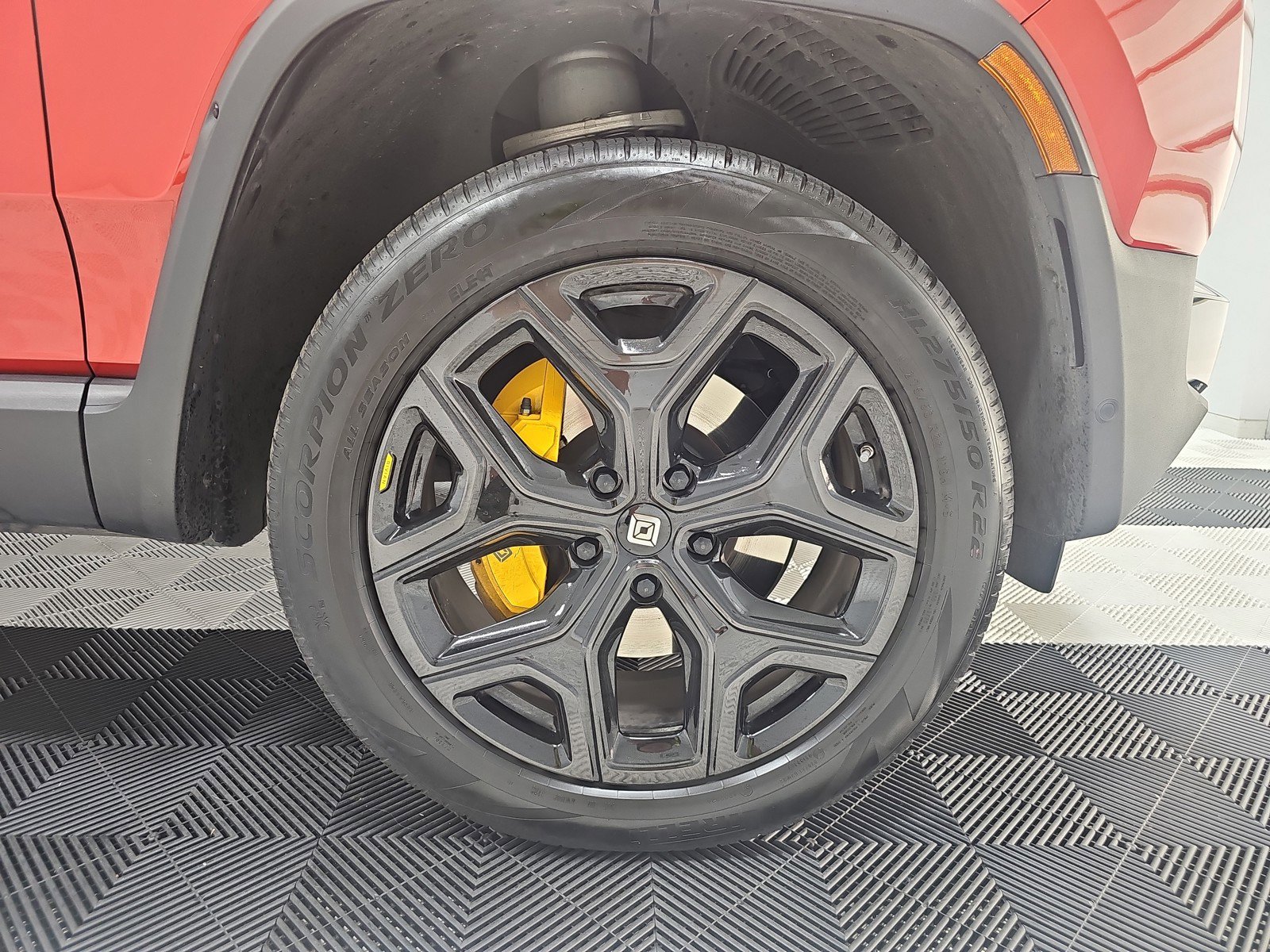 Used 2023 Rivian R1T Adventure image 11